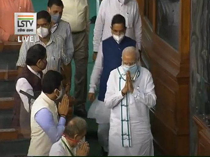Slogans of bharat mata ki jai and jai shri ram while PM modis entry in the lok sabha  | पंतप्रधान मोदींची संसदेत एन्ट्री, सदस्यांनी दिल्या 'भारत माता की जय' आणि 'जय श्री राम'च्या घोषणा