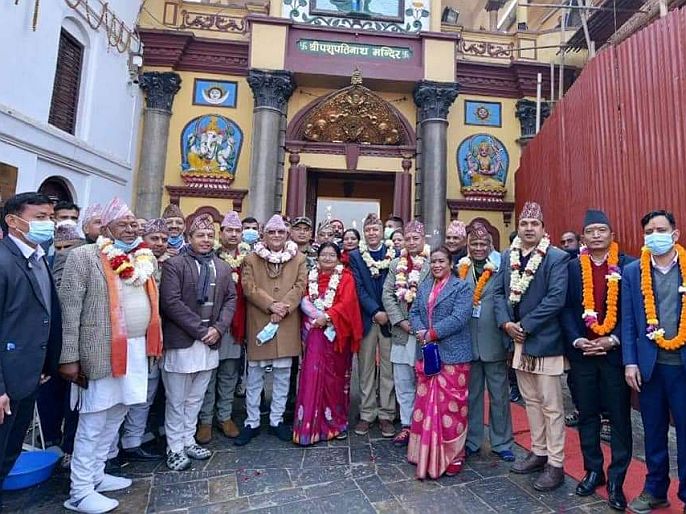 Nepali Prime minister kp oli turned communist to hindu worship visited pashupatinath temple first time | ...म्हणून कम्‍युनिस्‍टचे 'हिंदू' झाले नेपाळचे पंतप्रधान केपी ओली; धर्माला मानत होते 'अफू'ची गोळी