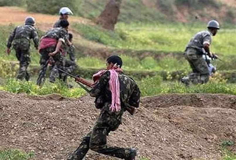 Clashes between police and Naxalites Five Naxals bathed in Gadchiroli | गडचिरोलीतील जंगलात पाच नक्षल्यांना कंठस्नान; दोन पुरुष, तीन महिलांचा समावेश