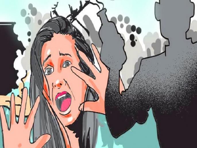Acid attack on woman in Ghatkopar shop owner also injured | वहिनीच्या चेहऱ्यावर दिरानेच फेकले ॲसिड, घाटकोपरमधील घटना, दुकान मालकही जखमी
