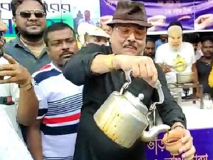 West Bengal TMC MLA Madan Mitra dons role of chaiwala and price of cup at rs 15 lakh | आमदार मदन मित्रांनी विकला चहा, एक कप चहाची किंमत सांगितली 15 लाख; जाणून घ्या काय आहे प्रकार?