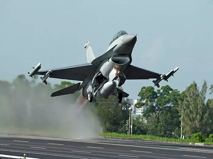 America approves sale of f-16 fighter jets missiles to the philippines against war with china | अमेरिका चीनच्या शत्रूला F-16 लढाऊ विमान देणार, आता दक्षीण चीन समुद्रात 'खरी लढाई' होणार