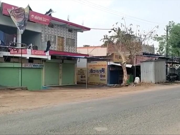 Madhya pradesh hinota in damoh district goes into self imposed lockdown amid corona virus surge shops shut for two days | Coronavirus: राजकारणामुळे सरकारचं कोरोना प्रतिबंधांकडे दुर्लक्ष, 'या' जिल्ह्यातील लोकांनी स्वतःच लावला लॉकडाउन