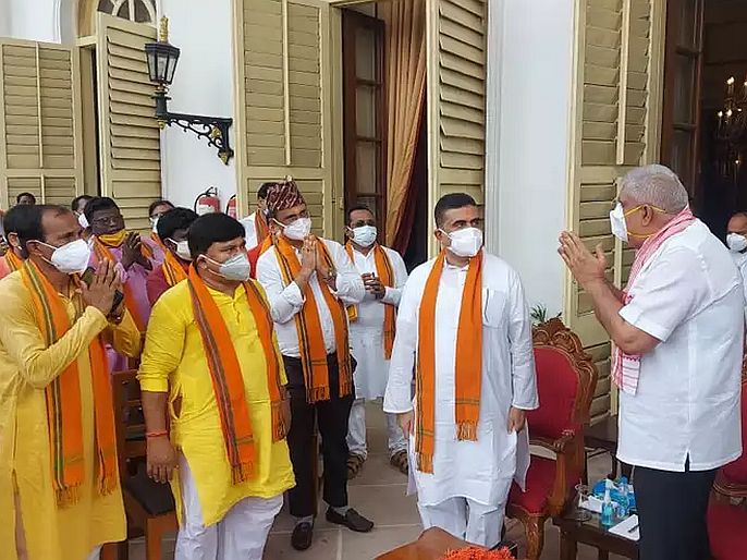 West bengal 23 BJP MLA absent while suvendu adhikaris visit to raj bhawan | बंगाल भाजपत मोठी फूट? 74 पैकी फक्त 51 आमदारांनाच राजभवनात नेऊ शकले सुवेंदू