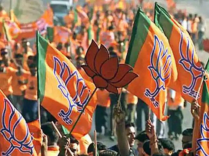 Two leaders reject BJP's candidature; Party workers angry | दोन नेत्यांनी नाकारली भाजपची उमेदवारी; पक्ष कार्यकर्ते संतप्त