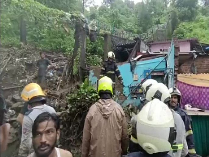 The state government is not serious about landslides; 22,483 families live in dangerous places | "दरडी कोसळून होणाऱ्या दुर्घटनांबाबत राज्य सरकार गंभीर नाही; २२,४८३ कुटूंब राहतायत धोकादायक ठिकाणी"