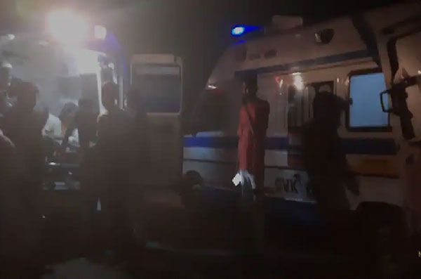 Gujarat Truck Accident: Truck crushes workers who sleeping beside of roadside 14 killed | Gujarat Truck Accident: रस्त्याच्या कडेला झोपलेल्या मजुरांना भरधाव ट्रकने चिरडले, १४ जणांचा मृत्यू