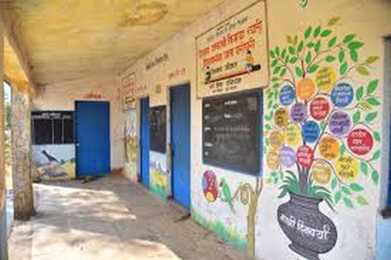 Finally, Zilla Parishad closed out fifth, eighth class attached to schools! | अखेर जिल्हा परिषद शाळांना नियमबाह्य जोडलेले पाचवी, आठवीचे वर्ग बंद!