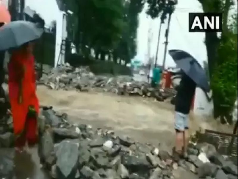 Clouds blast in Uttarakhand, Hrishikesh-Gangotri highway closed in landslide | Video- उत्तराखंडमध्ये ढगफुटी, भूस्खलनानं हृषिकेश-गंगोत्री महामार्ग बंद