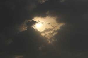 The result of 'Okhi'la in Jalgaon: The cloudy atmosphere throughout the day | जळगावात देखील ‘ओखी’वादळाचा परिणाम : दिवसभर ढगाळ वातावरण