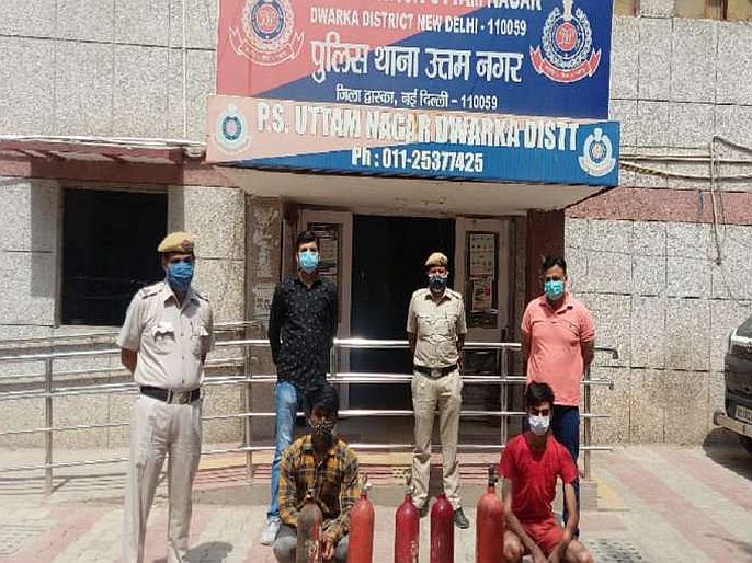 CoronaVirus Fire Extinguisher was selling to people as an oxygen cylinder two arrested in Delhi | CoronaVirus: माणुसकीला कलंक! ऑक्सिजन सिलेंडर सांगून विकत होते Fire Extinguisher, दोघांना अटक