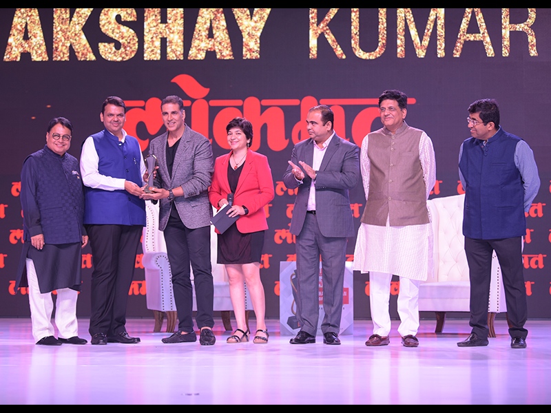 LMOTY 2018: Akshay Kumar felicitate with 'Lokmat', special award | LMOTY 2018 : अक्षय कुमारच्या सामाजिक जाणिवेला 'लोकमत'चा मानाचा मुजरा, विशेष पुरस्काराने गौरव