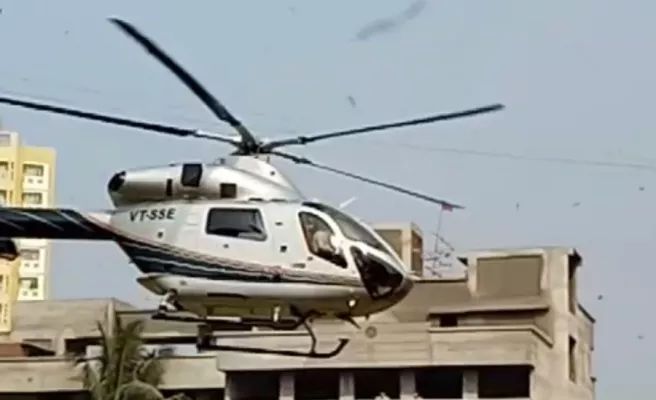 Chief Minister Devendra Fadnavis once again escaped from a helicopter crash | मुख्यमंत्री देवेंद्र फडणवीस पुन्हा एकदा हेलिकॉप्टर अपघातातून बचावले, मोठा अनर्थ टळला
