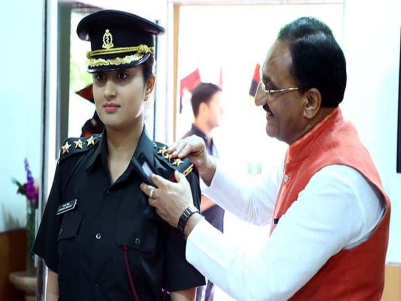 Former CM Pokhriyal daughter joins Army | 'या' माजी मुख्यमंत्र्यांची मुलगी झाली लष्करी सेवेत दाखल