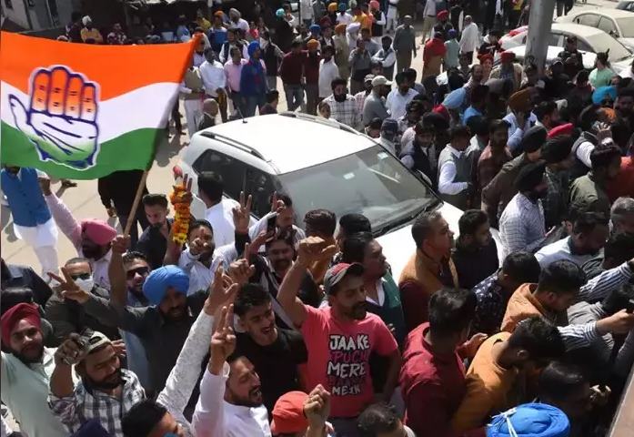 Congress is 'Punjab Kesari'! The farmers' agitation raised their hands in punjab | काँग्रेसच ‘पंजाब केसरी’! शेतकरी आंदोलनामुळे 'हात' उंचावला