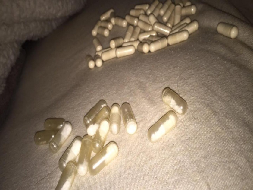60 capsules filled with cocaine were hide in stomach | अबब... पोटातून निघाल्या कोकेनने भरलेल्या ६० कॅप्सूल