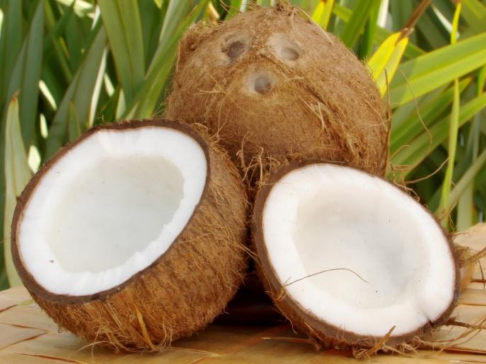 Karnataka fruit vendor pays 6.5 lakh rupees for luck coconut in auction | फळविक्रेत्यानं खरेदी केला ६.५ लाखाचा नारळ, या इतक्या महागड्या नारळात आहे तरी काय?