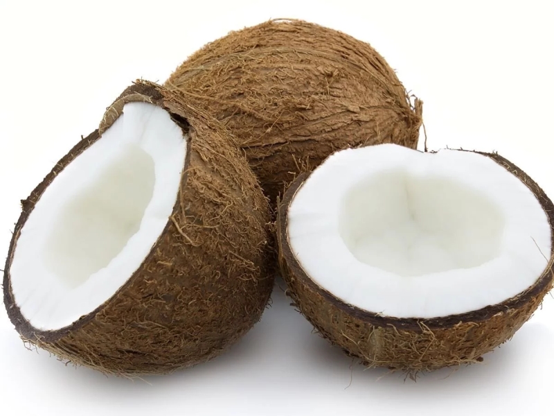 Coconut turnover turnover; Sales of 15 to 20 lakh in the city in eight days | उत्सवात नारळांची अडीच कोटींची उलाढाल; आठ दिवसांत शहरात १५ ते २० लाख विक्री