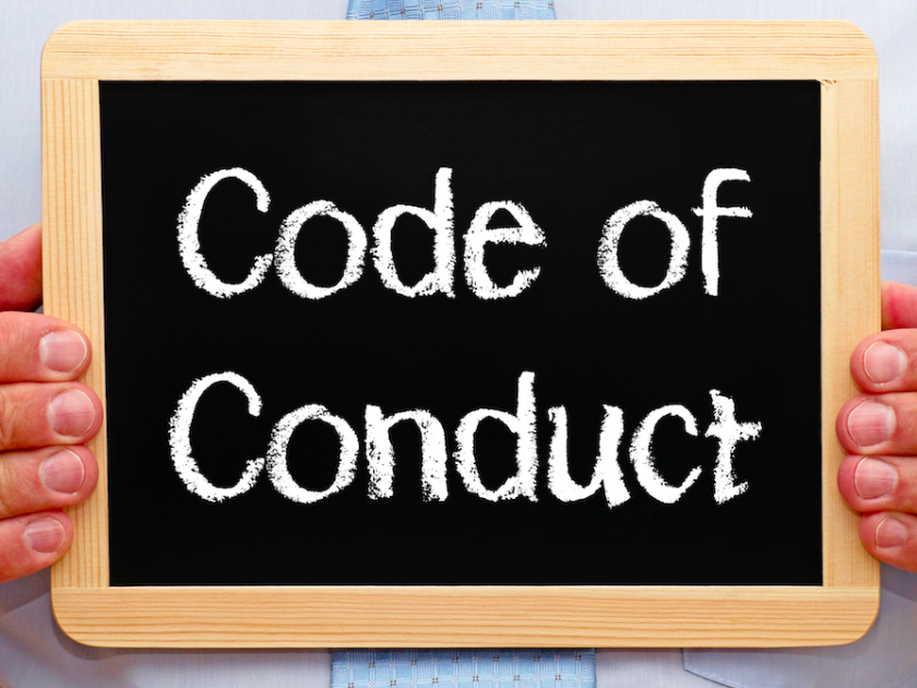 The violation of the Code of Conduct ; case file against medical officer | वैद्यकीय अधिकाऱ्याविरूध्द आचारसंहिता भंगाचा गुन्हा