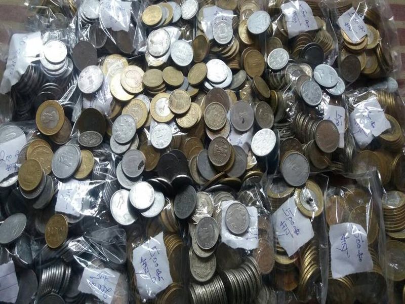  The PMP collects ten coins in the dust on the premises | पीएमपी आगारात दहाची नाणी धूळ खात
