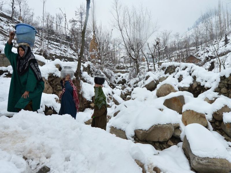 In Srinagar, the minimum temperature settled at minus 4.2 degrees Celsius | श्रीनगरमध्ये तापमान उणे ४.२ अंश सेल्सिअस, पारा आणखी उतरणार