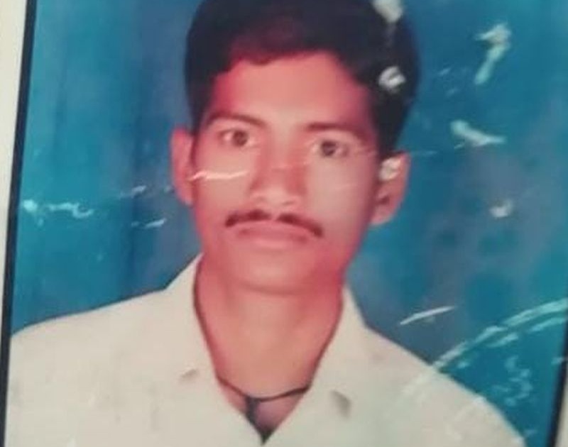 Young farmer from Goregaon commits suicide by strangulation | गोरेगावच्या युवा शेतकऱ्याची गळफास घेऊन आत्महत्या