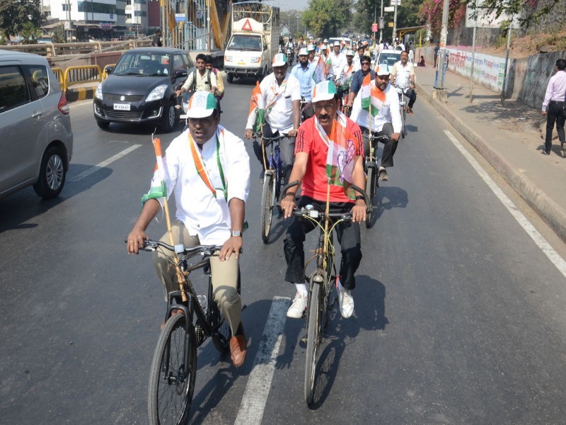 Congress rally in Pimpri Chinchwad; protested against petrol price hike | पेट्रोल दरवाढीच्या निषेधार्थ पिंपरी चिंचवडमध्ये काँग्रेसची सायकल रॅली