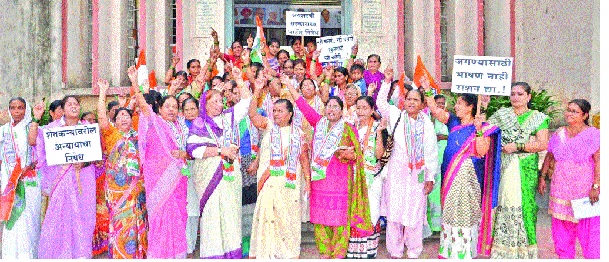 The Sanghit Congress's Silent Morcha, Opposition: Prohibition of Central Government Policies | सांगलीत कॉँग्रेसचा मूक मोर्चा, निदर्शने : केंद्र शासनाच्या धोरणांचा निषेध
