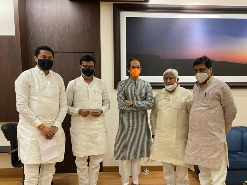 congress leaders had meet uddhav thackeray for various issues | महाविकास आघाडीच्या किमान समान कार्यक्रमाचा आढावा घ्या; काँग्रेस नेते मुख्यमंत्र्यांना भेटले