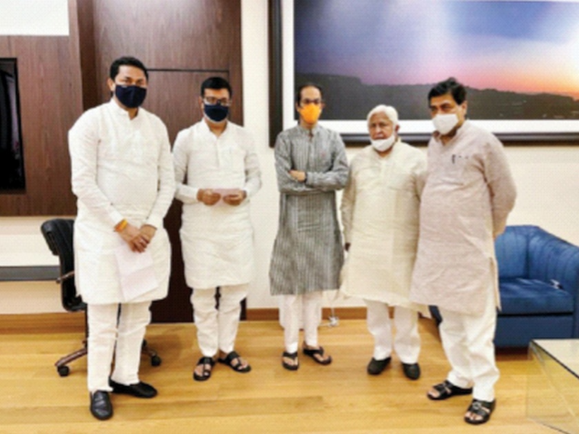Congress delegation meets CM Uddhav Thackeray | काँग्रेसच्या शिष्टमंडळाने घेतली मुख्यमंत्र्यांची भेट; समान निधीवाटपाची केली मागणी