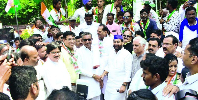 Maharashtra Assembly Election 2019: Congress-NCP also enthusiasm reached without rally | Maharashtra Assembly Election 2019: नागपुरात काँग्रेस- राष्ट्रवादीही जोशात : रॅली न काढता पोहोचले
