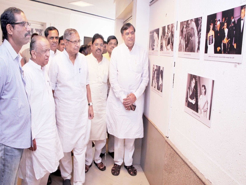 eversion in Gujarat elections: Mohan Prakash; The opening of the photo exhibition | गुजराथ निवडणुकीत परिवर्तन अटळ: मोहन प्रकाश; छायाचित्र प्रदर्शनाचे उद्घाटन 