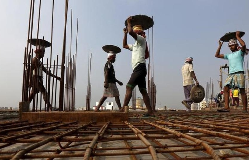 Mumbai metropolitan workers deprived of government assistance; 393 crore in six divisions of the state | मुंबई महानगरातील मजूर सरकारी मदतीपासून वंचित; राज्यातील सहा विभागांमध्ये ३९३ कोटींचे वाटप