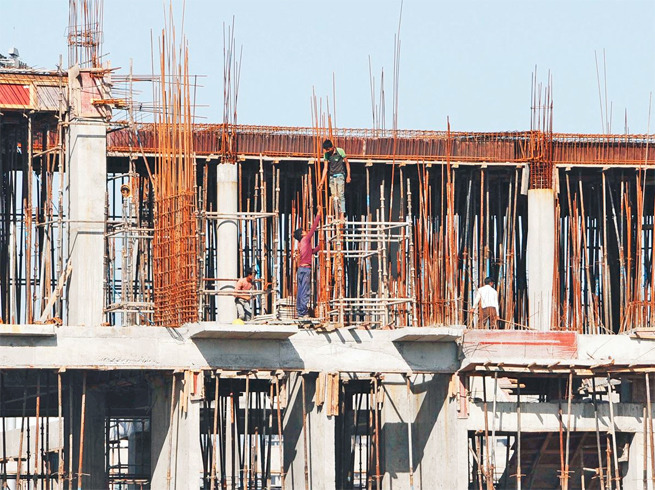 Policy blow to the construction business; Uniform regulations await builders professionals | बांधकाम व्यवसायास धोरणाचा फटका; एकसमान नियमावलीची व्यावसायिकांना प्रतीक्षा