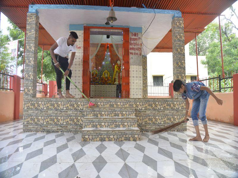 Conversion of Saibaba temple | Ganesh Chaturthi 2018 : जळगावात गणपतीच्या वर्गणीतून साईबाबांच्या मंदिराचा कायापालट
