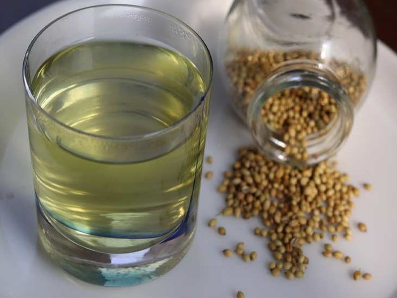 Health benefits of drinking coriander seed water in thyroid natural cure home remedies | थायरॉइडची समस्या दूर करण्यासाठी करा 'हा' आयुर्वेदिक उपाय!