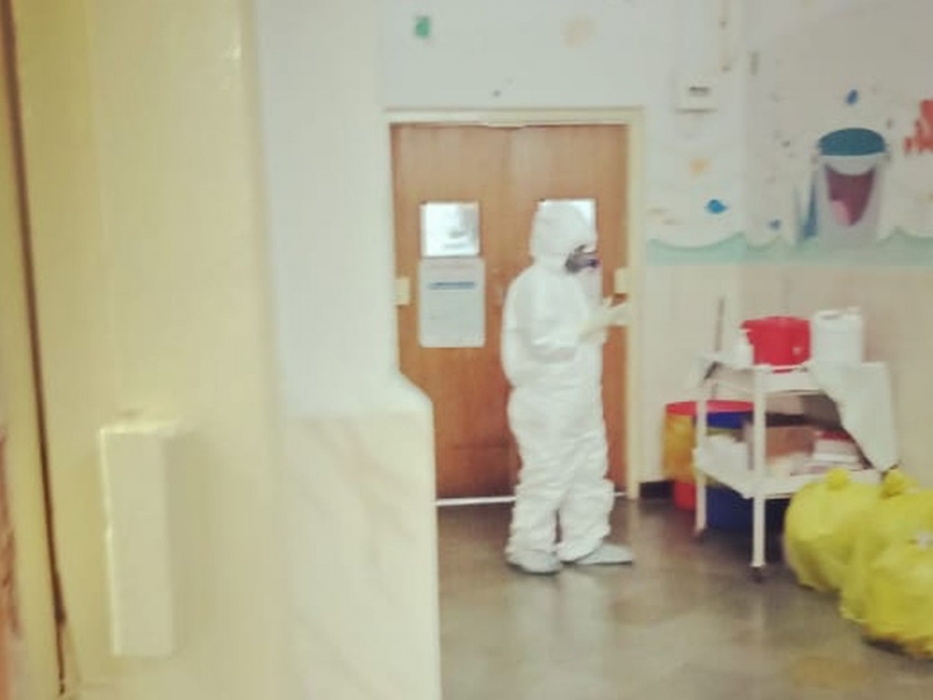 Kasturba Hospital Administration's Fourth Grade Worker give Simple Kit, Plain Mask vrd | Coronavirus : धक्कादायक! कस्तुरबा रुग्णालयात चतुर्थश्रेणी कामगारांच्या जीवाशी खेळ; साध्या किट्चं वाटप