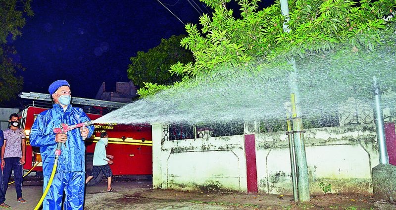 The demand for spraying for disinfection increased in Nagpur |  नागपुरात  निर्जंतुकीकरणासाठी फवारणीचा आग्रह वाढला