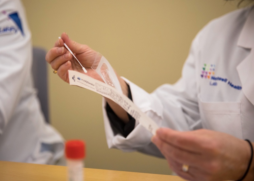 Reduction in the cost of private laboratory corona tests | Good News; खासगी प्रयोगशाळेतून करण्यात येणाºया कोरोना टेस्टच्या किंमतीत घट