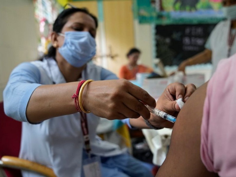 Singrauli police fir corona vaccination singrauli collector says will take strong action against non vaccinated public | Madhya Pradesh : सिंगरौली जिल्हाधिकार्‍यांचा कठोर निर्णय, कोरोनाचे दोन्ही डोस घेतले नाहीत तर FIR दाखल करण्याचे आदेश