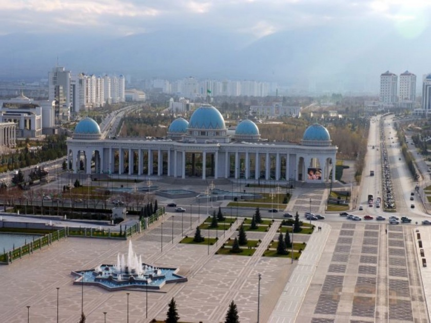 Turkmenistan reportedly bans the word coronavirus and wearing of masks api | काय सांगता! 'या' देशात चक्क 'कोरोना व्हायरस' शब्दावरच घातली बंदी, मास्कही लावू शकत नाहीत लोक!