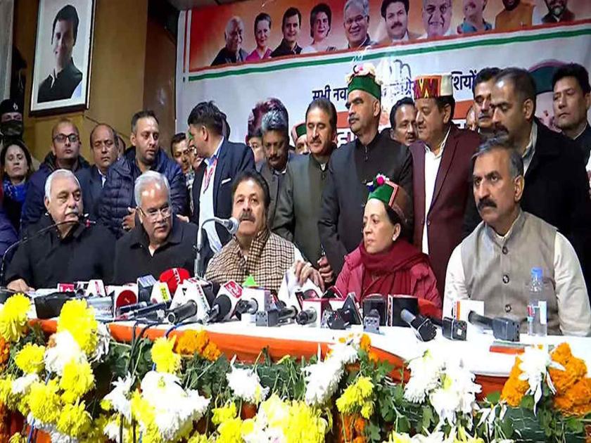 2 veteran Congress leaders claim for the post of CM in Himachal Pradesh | हिमाचलात पेच वाढला! मुख्यमंत्रिपदासाठी काँग्रेसमध्ये रस्सीखेच; २ दिग्गजांचा दावा