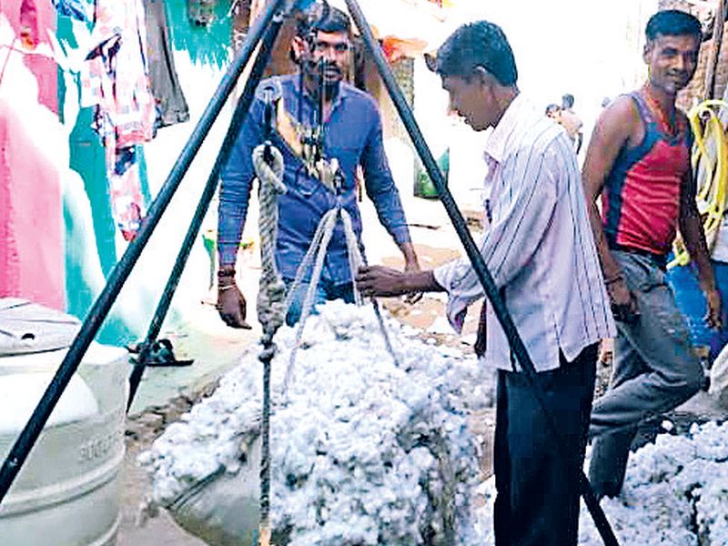 Cotton prices continue to fall | कापसाच्या दरात घसरण सुरूच
