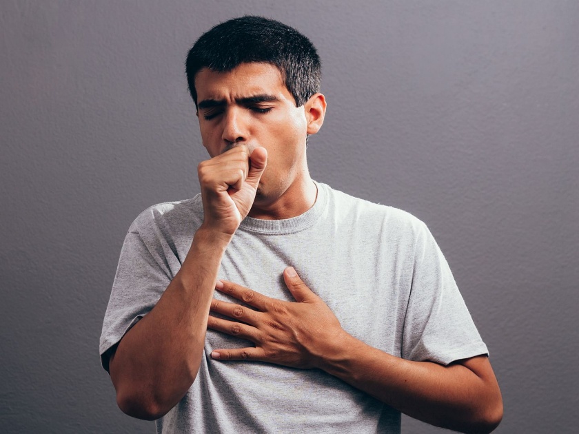 Do not ignore your cough prolonged, cough could be a sign of lung cancer | Lung Cancer Symptoms : दोन आठवड्यांपेक्षा जास्त खोकला येत असेल तर हा असू शकतो Lung Cancer चा संकेत!