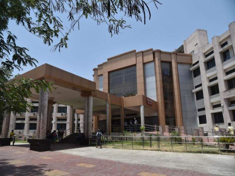 Theft of patient's material from Covid Hospital in Nagpur | नागपुरात कोविड हॉस्पिटलमधून रुग्णांचे साहित्य चोरी