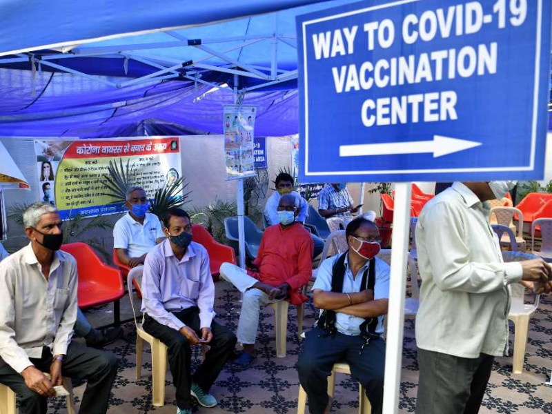 Theft at Covid Vaccination Center in Pune; The computer disappeared | पुण्यात कोव्हीड लसीकरण केंद्रातच चोरी; कॉम्प्युटर केला गायब