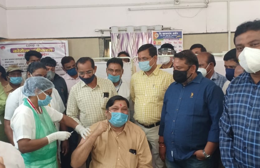 CoronaVaccine: Covid vaccination launched in Khamgaon | CoronaVaccine : खामगावात कोविड लसीकरणाचा शुभारंभ