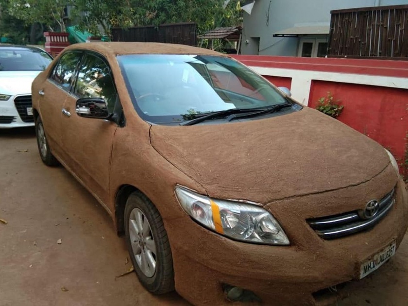 As temperatures rise Ahmedabad car owner allegedly coats vehicle with cow dung to cool it | आयडियाची कल्पना! ...म्हणून तिनं महागड्या कारवर थापलं शेण