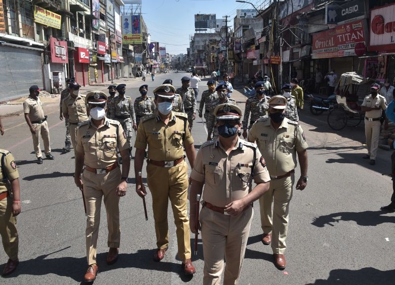 Adequate police bandobast everywhere in Nagpur | नागपुरात  सर्वत्र पोलिसांचा चोख बंदोबस्त