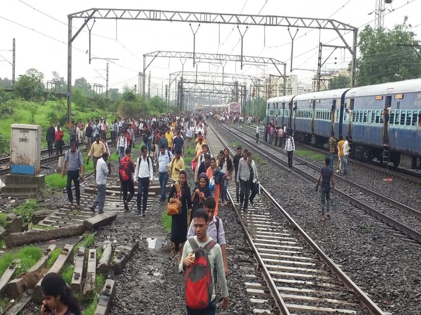 Mumbai Train Update: Traffic in Central Railway Disrupted, Rajendranagar LTT Express Engine Failure | Mumbai Train Update : मध्य रेल्वेची वाहतूक विस्कळीत, राजेंद्रनगर एलटीटी एक्स्प्रेसच्या इंजिनमध्ये बिघाड